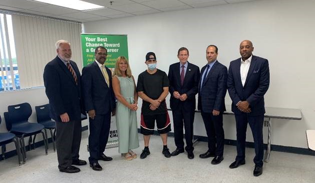 Blumenthal announced a $593K federal grant to Capital Workforce Partners (CWP) to support programs helping formerly incarcerated people find employment. The program serves formerly incarcerated residents of Hartford County with career services, workforce training, job placement, and mental and behavioral health services. 